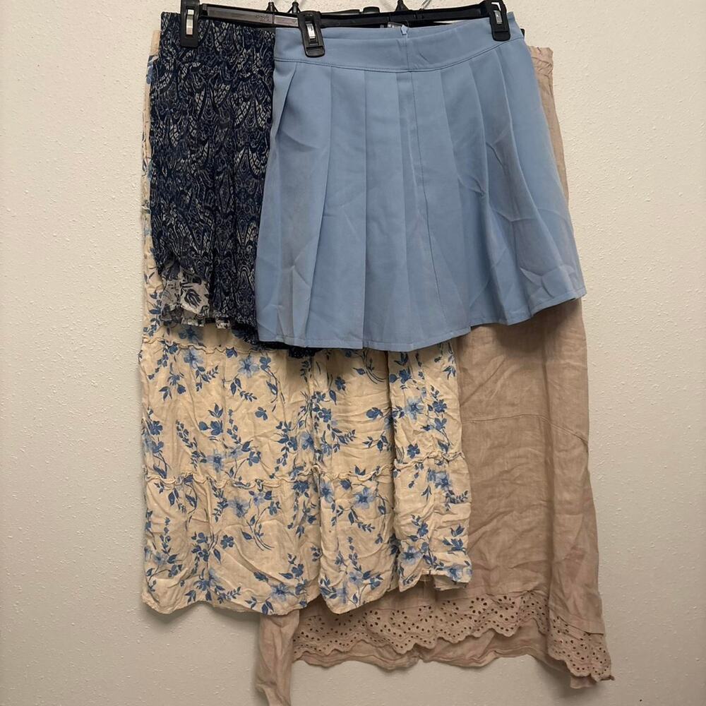 Bundle of 4 skirts sizes